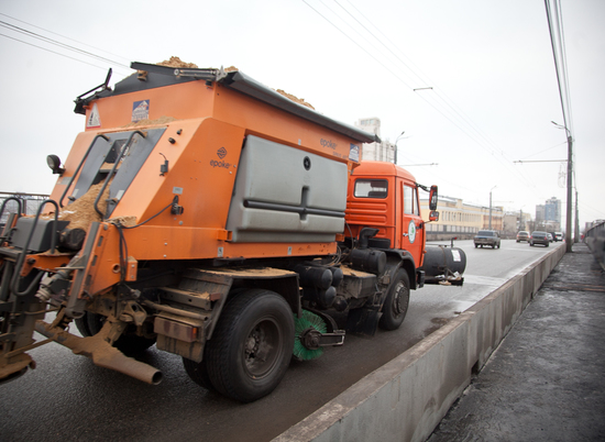 Трассы Волгоградской области обрабатывают реагентами в усиленном режиме